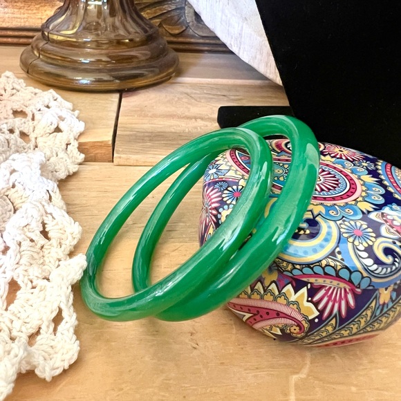 Vintage Hand Carved Green Jade Bangles Set Of 2 - Picture 4 of 4
